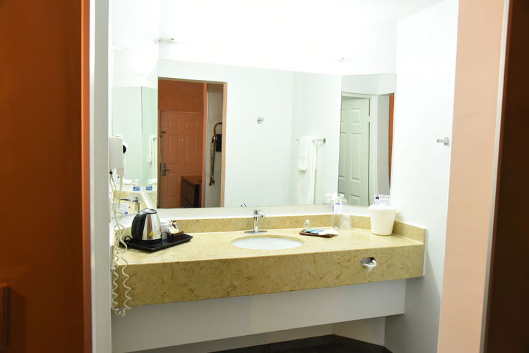 Bathroom 3, American Inn Hotel & Suites Hidalgo del Parral, Allende