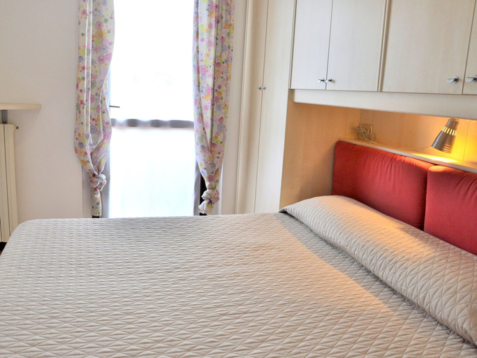 Bedroom 4, Lazise Lakeside Haven Retreat, Verona