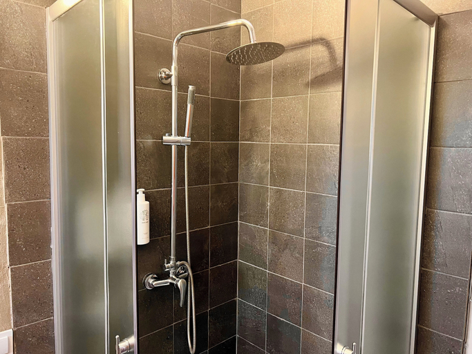 Bathroom 5, Comuna Sevan beach Glampings