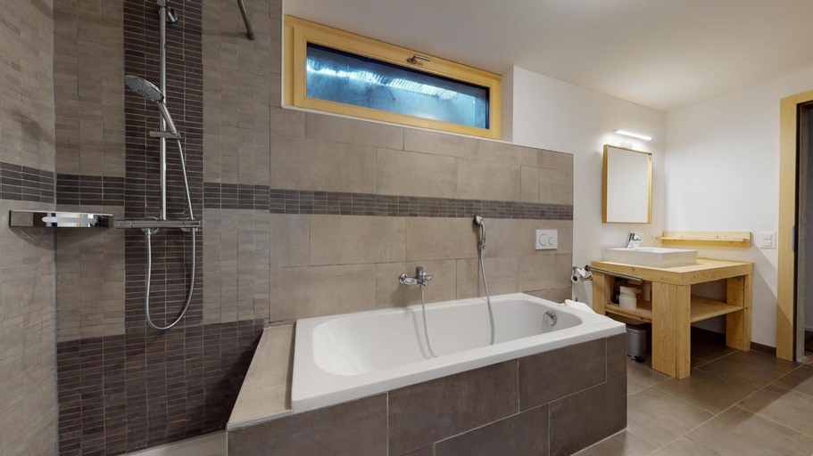 Others 2, Modern chalet surrounded by nature in Vercorin, Sierre