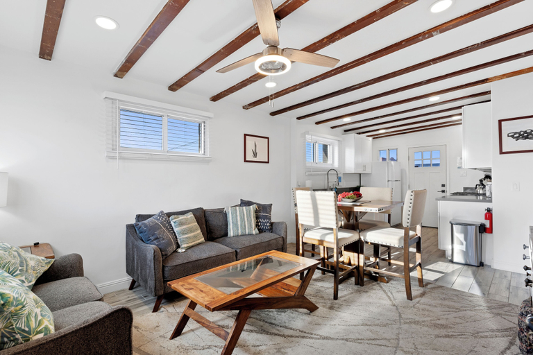 Others 4, Cottage with BBQ & Hot Tub, Maricopa