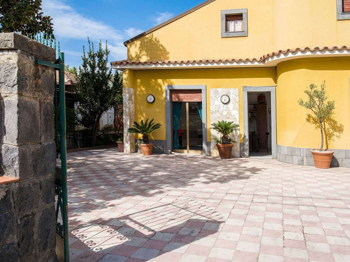 Exterior & Views 2, Sun Kissed Holiday Home in Agnone near Beach, Syracuse