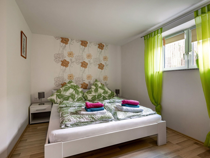 Bedroom 2, Apartment With Fenced Garden in Faid, Cochem-Zell