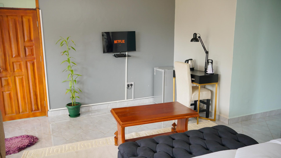 Bedroom 2, HUTLAND HOTEL, Busiiro