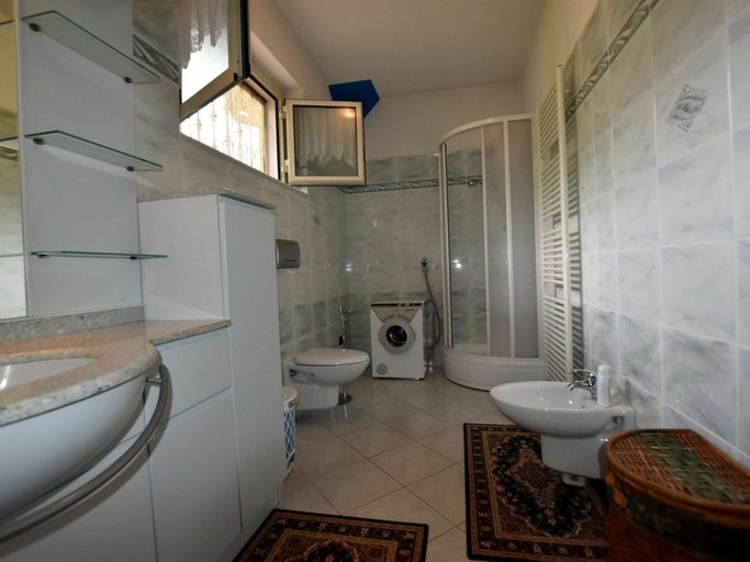 Bathroom 5, Belvilla by OYO Flat With Terrace Near the Lake, Como