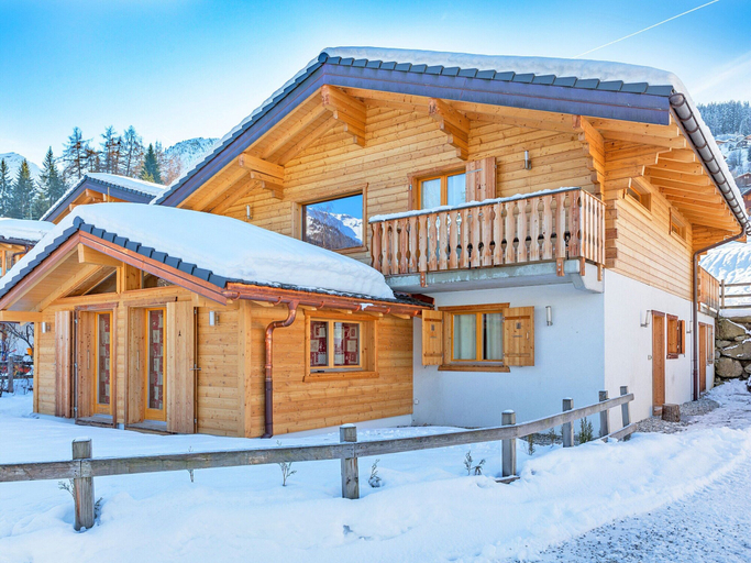 Exterior & Views 2, Chalet in La Tzoumaz Near Ski Lift, Martigny