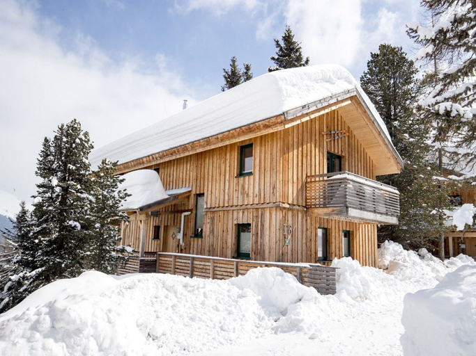 Exterior 3, Peaceful Chalet in Turracherhöhe with Indoor Hot Tub, Murau