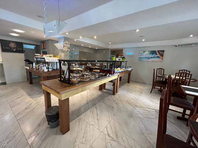 Food & Drinks 3, FABULOSO FLAT 225, 2 PISCINAS climatizadas, SKY com 170 canais,TV com Xbox, internet particular 500m, Bertioga