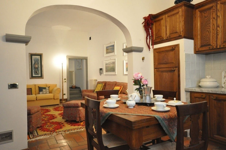 In-room dining 2, Ermione, Florence