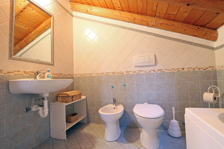 Bathroom 4, Ca' del Doss by Wonderful Italy, Como