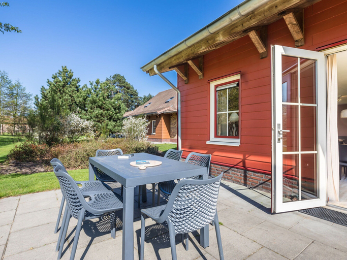Dining 4, Luxurious Villa With Pool and Sauna, Weert