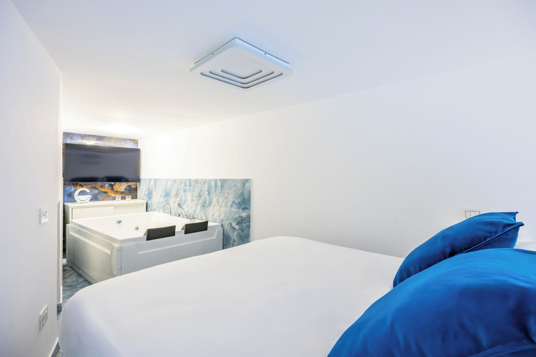 Bedroom 4, Mergellina Sea Studio with Jacuzzi, Napoli
