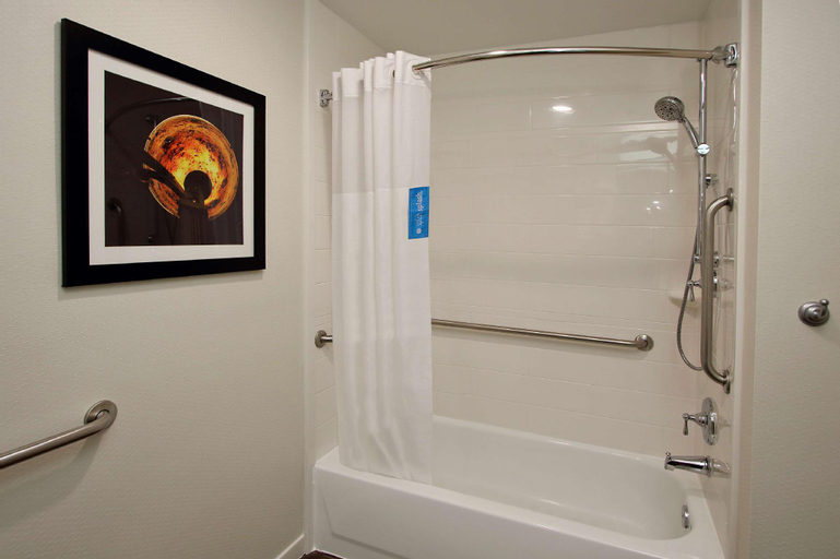 Bathroom 11