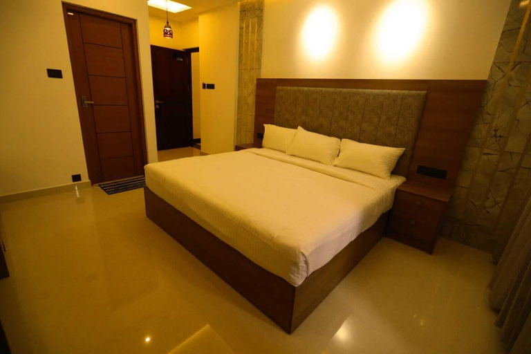 Others 5, Royale Revera, Ernakulam