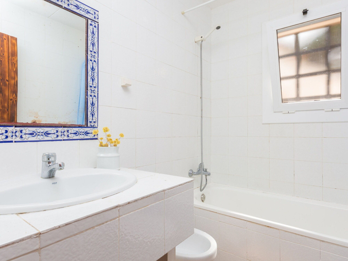 Bathroom 4, Villa on a Hill With Private Pool, Girona