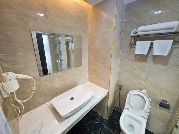 Bathroom 5, Mermaid Beach Resort - 100m to Beach, Saltwater Pool & BeerGarden, Pattaya