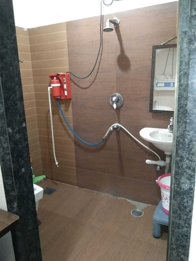 Bathroom 3, Hotel Medwin Kashi Dham, Varanasi