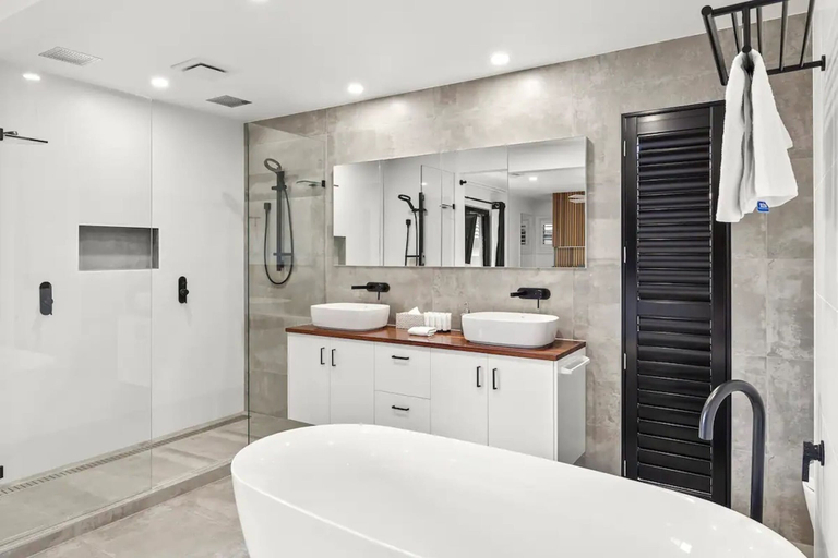 Others 5, Holiday Home with Pool and Mini Golf, Gold Coast