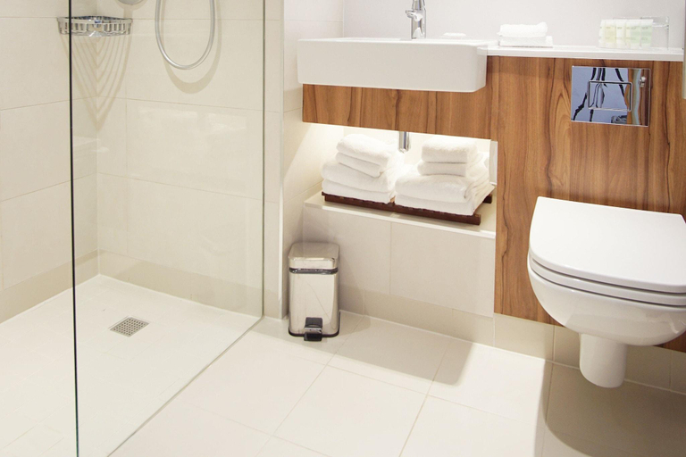 Bathroom 5, Courtyard by Marriott Glasgow Airport, Renfrewshire