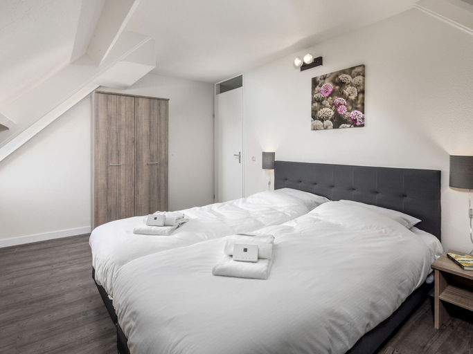 Room 4, Villa in Domburg Near North Sea Beach, Veere