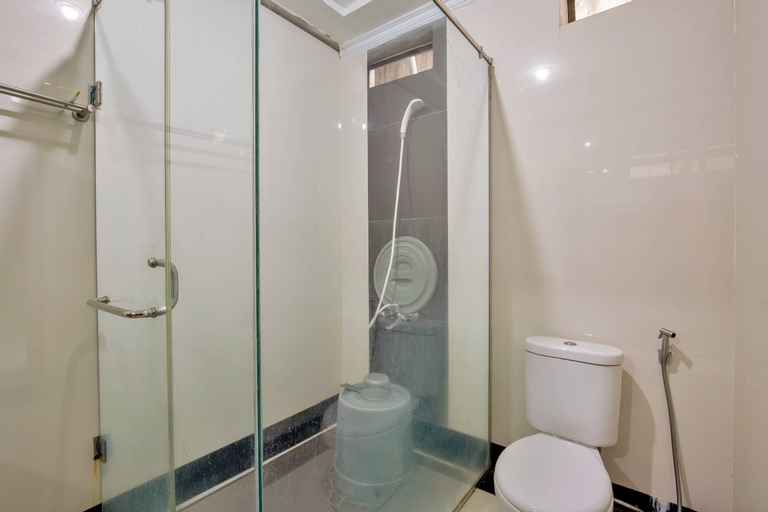 Bathroom 11