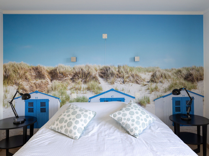 Bedroom 3, Charming Villa With Indoor Swimming Pool, Near the Beach and Town Centre, West-Vlaanderen