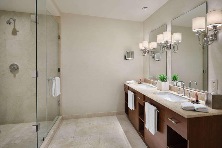 Bathroom 5, Bristol Panama, a Registry Collection Hotel, Panamá
