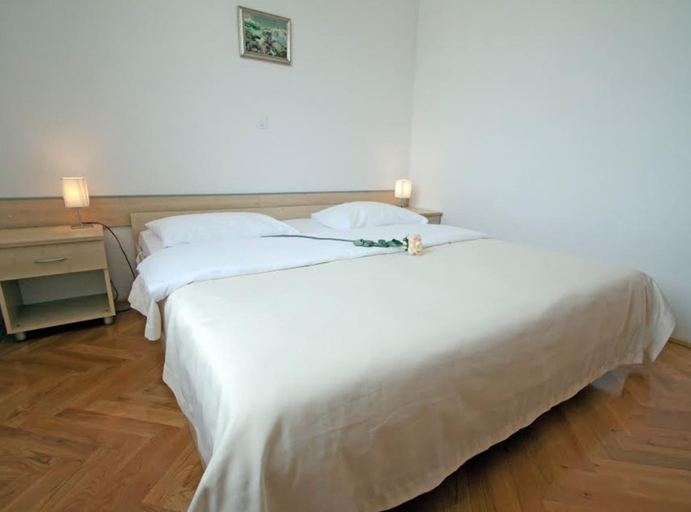 Bedroom 3, Beachfront Apartments Tamarix, Posedarje