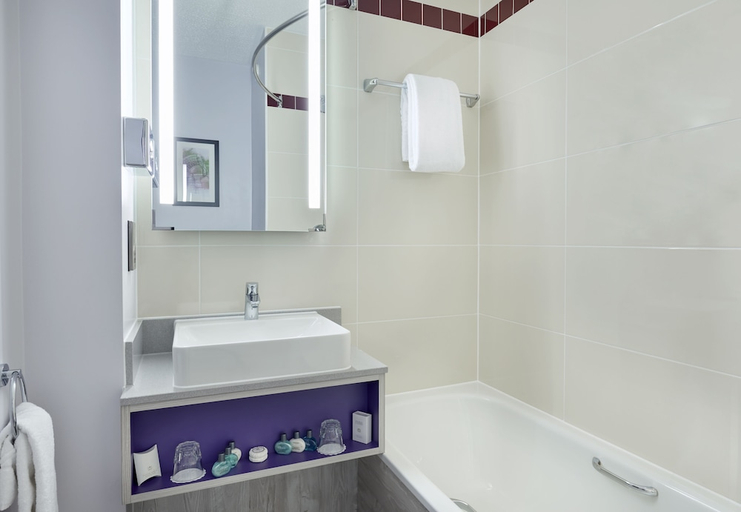 Bathroom 2, Leonardo Hotel Exeter, Devon