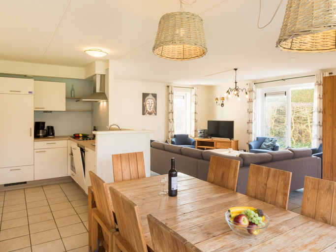 Private kitchen 2, Detached Villa With Dishwasher Near the Sea, Noord-Beveland