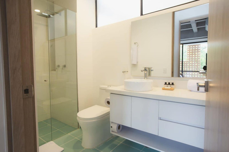 Bathroom 3, w Stunning 3BR With AC in Laureles, Medellín