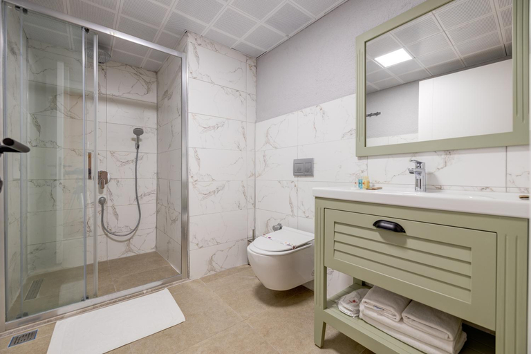 Bathroom 3, Hanedan Hotel, Foça