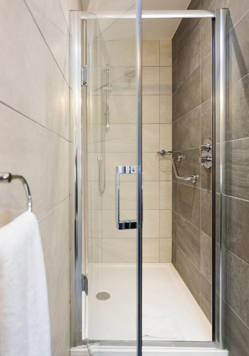 Bathroom 4, Maldron Hotel Pearse Street Dublin City, Dublin