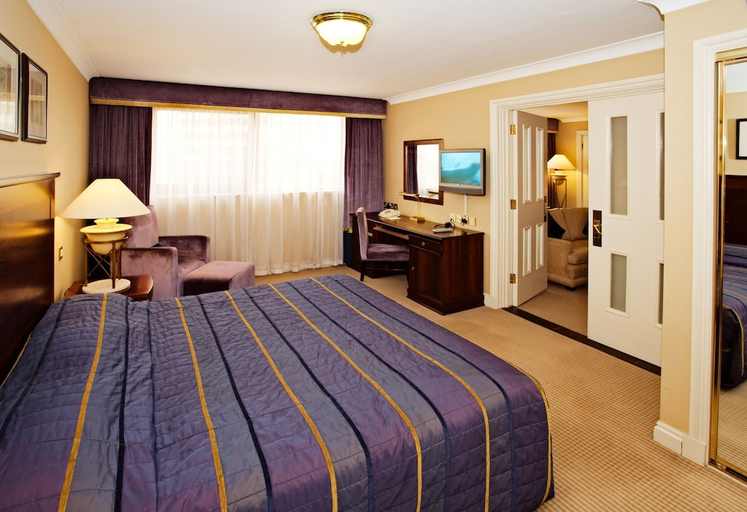 Bedroom 3, Park Inn Cardiff City Centre, Cardiff