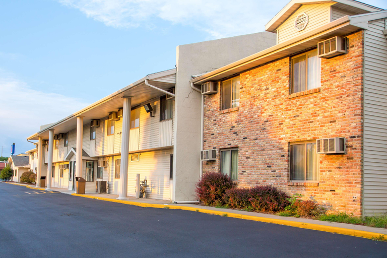 Exterior & Views 2, Motel 6 Omaha NE, Douglas