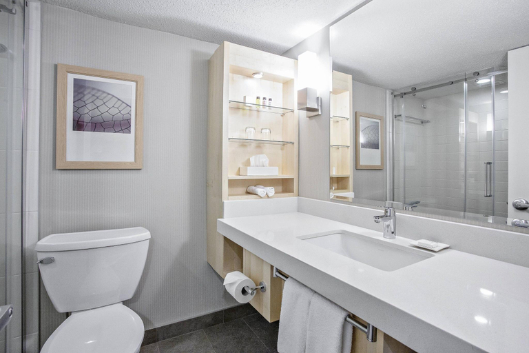 Bathroom 5, Delta Hotels Quebec City, Communauté-Urbaine-de-Québec