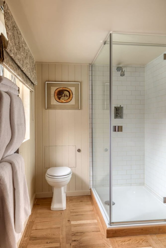 Bathroom 4, Falstaff, Kent