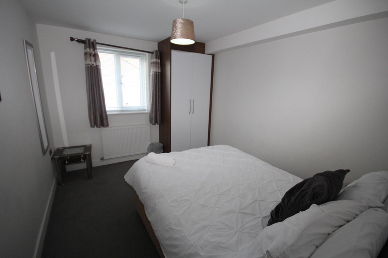 Others 5, Holden Court Apartments -Apt 4, London