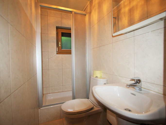 Bathroom, Queitly Located Chalet near Resort Center of Nassfeld, Hermagor