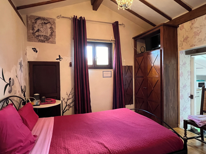 Bedroom 3, L'Escale Du Loup Blanc, Loire