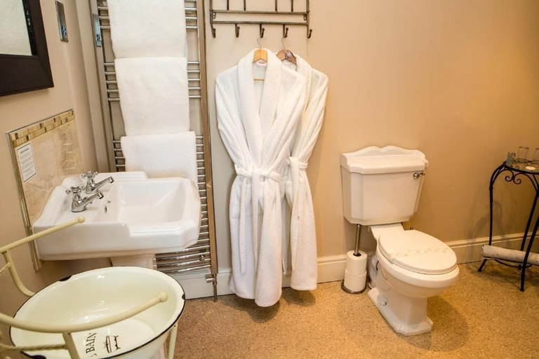 Bathroom 4, Hotel Victoria, North Yorkshire