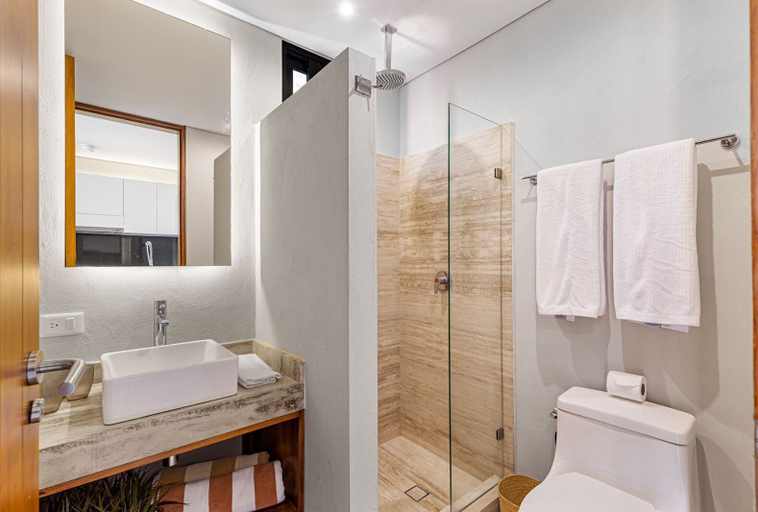 Bathroom 2, Lofts with pool, Isla Mujeres