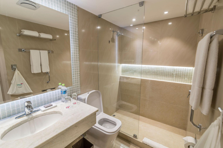 Bathroom 5, Los Tajibos, Andrés Ibáñez