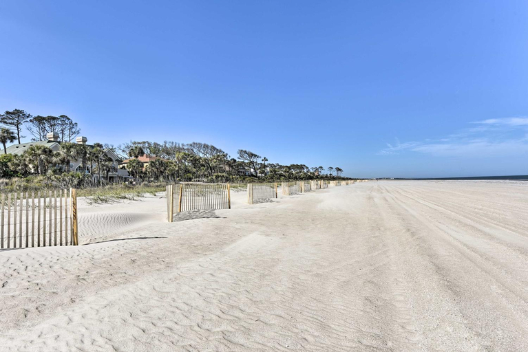 Others 4, Palmetto Dunes Villa w/ Deck & Lagoon Views!, Beaufort