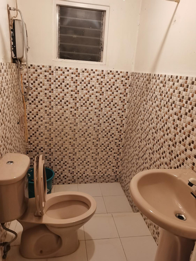 Bathroom 10