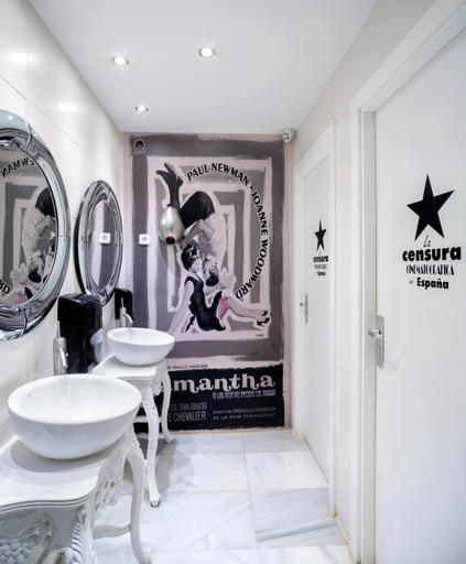 Bathroom, Dormirdcine Cooltural Rooms, Madrid