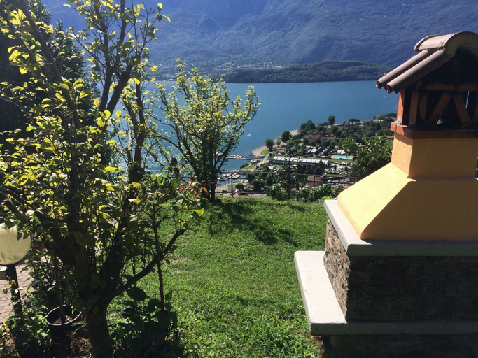 Others 4, Spacious Apartment in Vercana with Hot Tub, Como