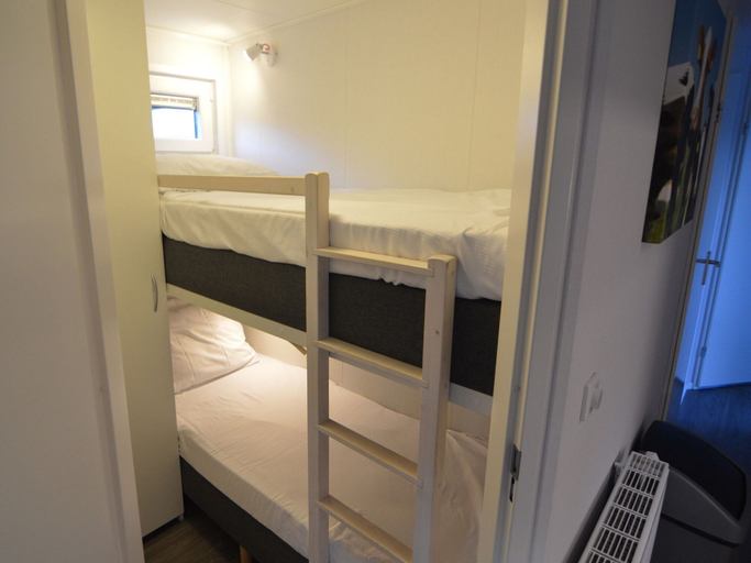Bedroom 3, Cosy Chalet w/ Garden Patio, Vorden