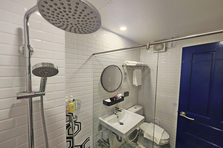 Bathroom 19