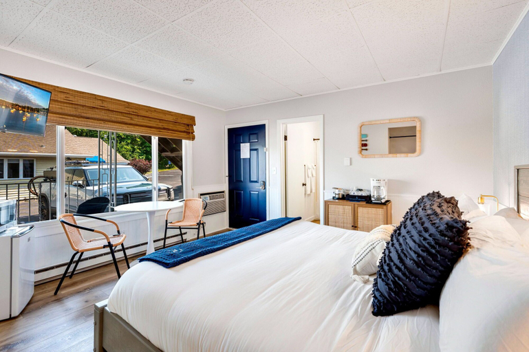Bedroom 3, Fresh Coast Motel, Door